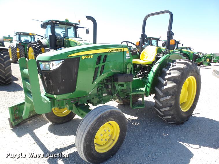 image for item FS9547 2016 John Deere 5065E tractor