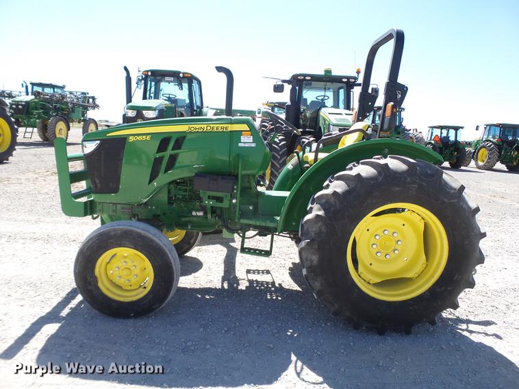 image for item FS9547 2016 John Deere 5065E tractor