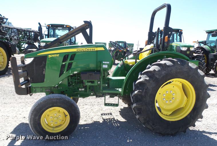 image for item FS9548 2016 John Deere 5065E tractor