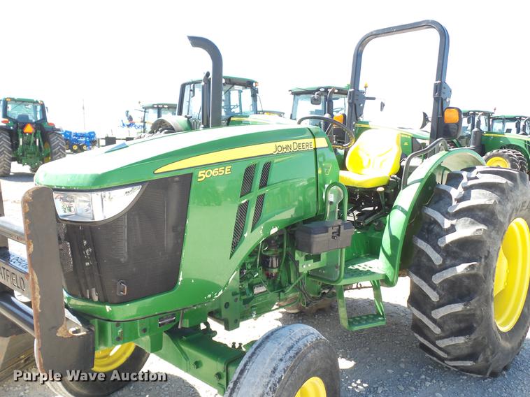 image for item FS9548 2016 John Deere 5065E tractor