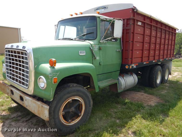 image for item FT9507 1973 Ford T802 grain truck