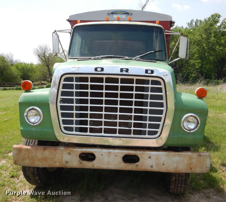 image for item FT9507 1973 Ford T802 grain truck