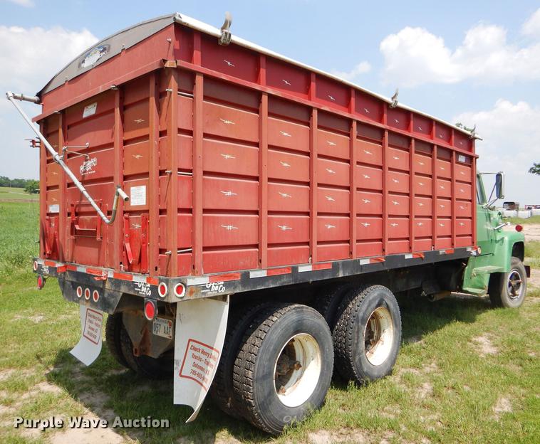image for item FT9507 1973 Ford T802 grain truck