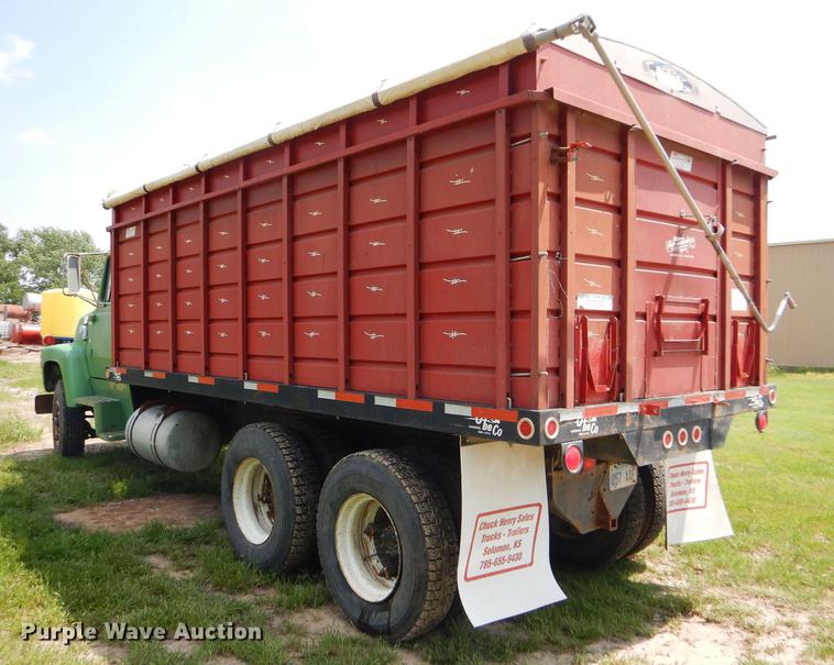 image for item FT9507 1973 Ford T802 grain truck