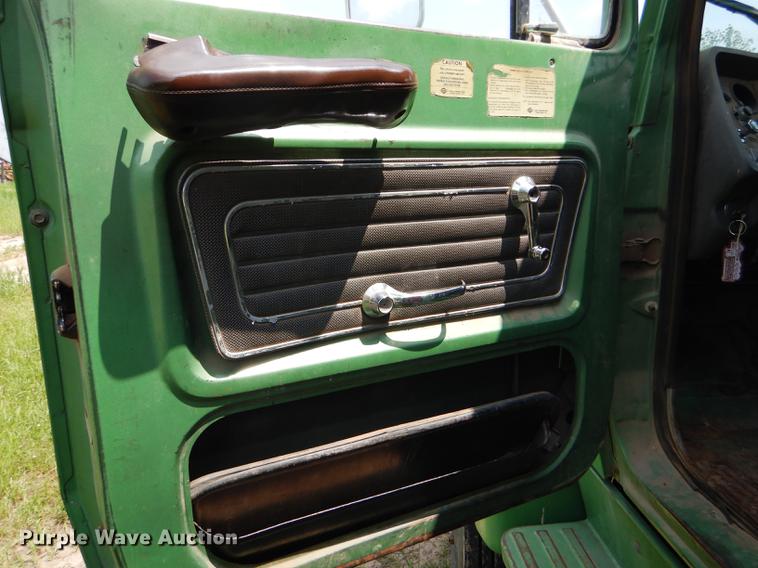 image for item FT9507 1973 Ford T802 grain truck