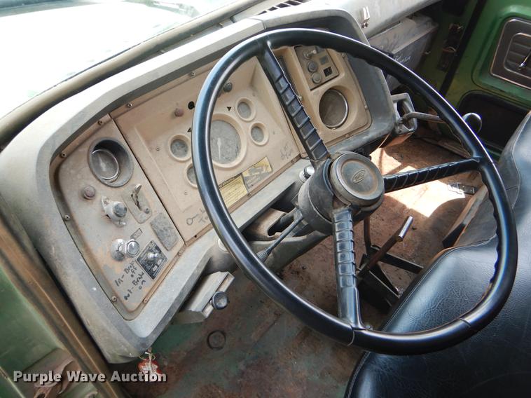 image for item FT9507 1973 Ford T802 grain truck