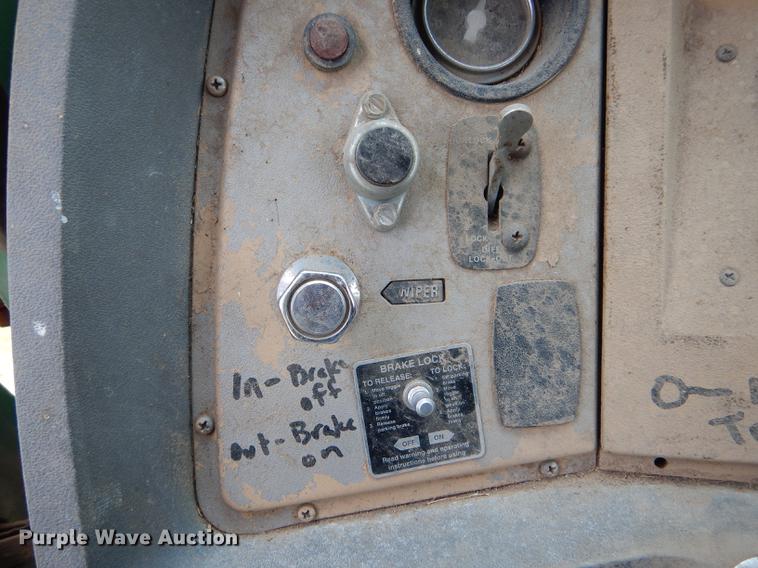 image for item FT9507 1973 Ford T802 grain truck