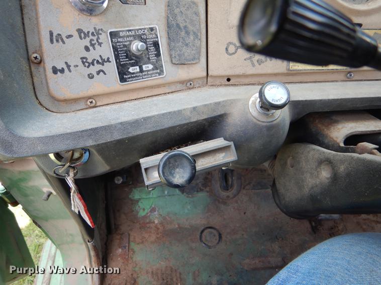 image for item FT9507 1973 Ford T802 grain truck