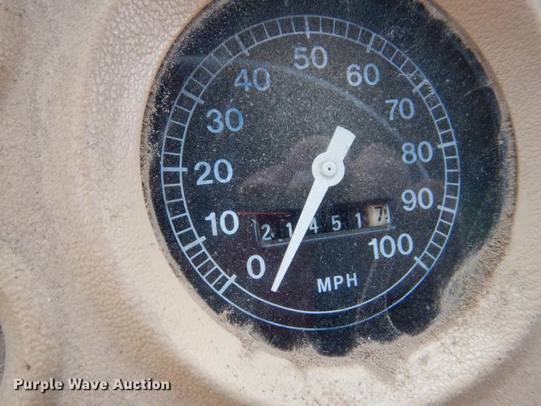 image for item FT9507 1973 Ford T802 grain truck