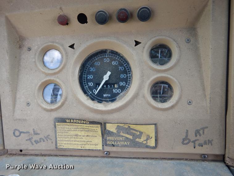 image for item FT9507 1973 Ford T802 grain truck