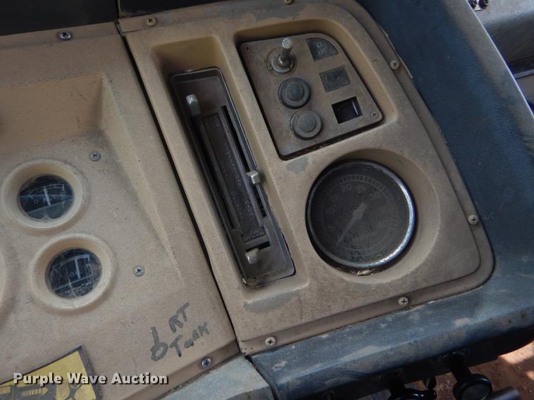 image for item FT9507 1973 Ford T802 grain truck