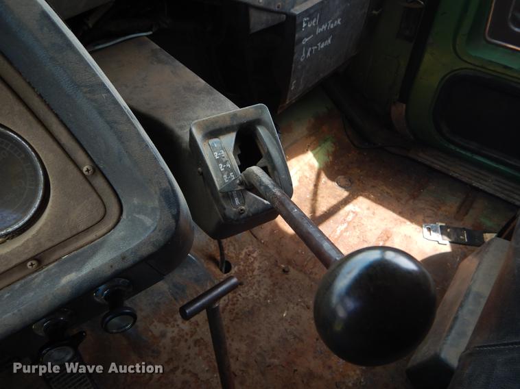 image for item FT9507 1973 Ford T802 grain truck