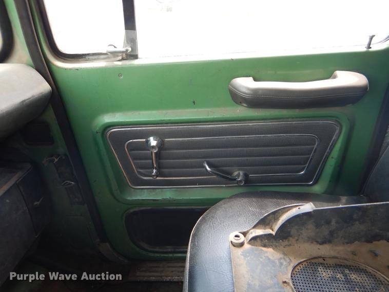 image for item FT9507 1973 Ford T802 grain truck