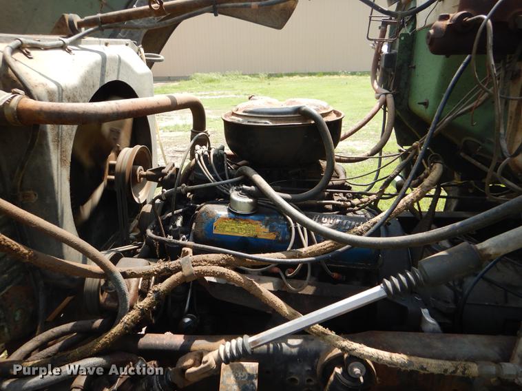 image for item FT9507 1973 Ford T802 grain truck