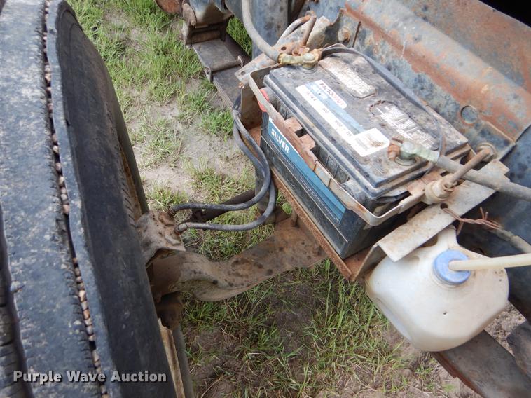 image for item FT9507 1973 Ford T802 grain truck