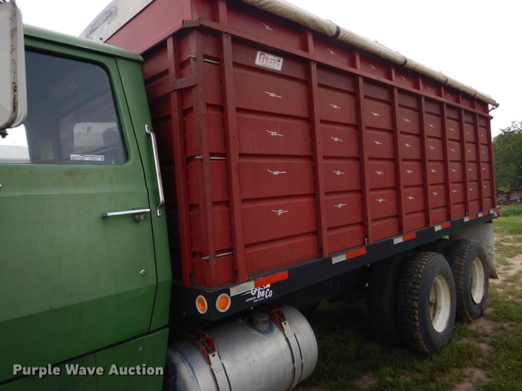 image for item FT9507 1973 Ford T802 grain truck