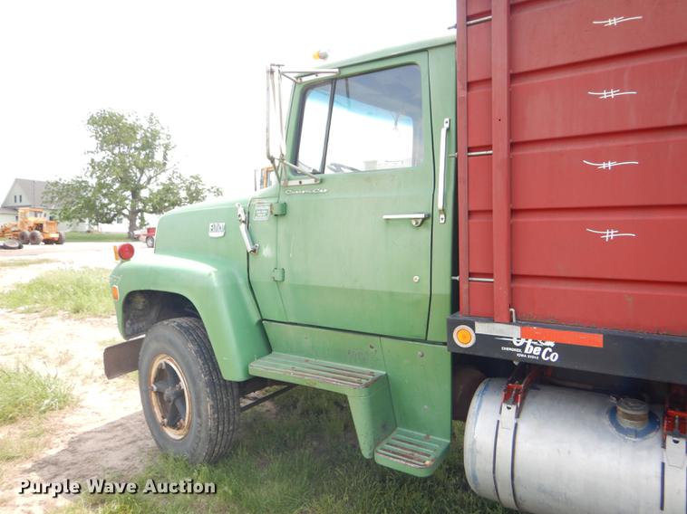 image for item FT9507 1973 Ford T802 grain truck