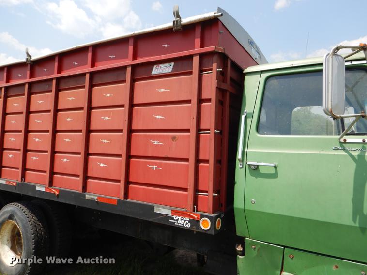 image for item FT9507 1973 Ford T802 grain truck