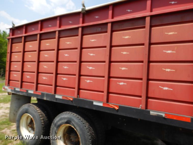 image for item FT9507 1973 Ford T802 grain truck