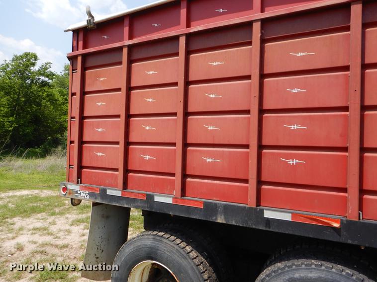 image for item FT9507 1973 Ford T802 grain truck