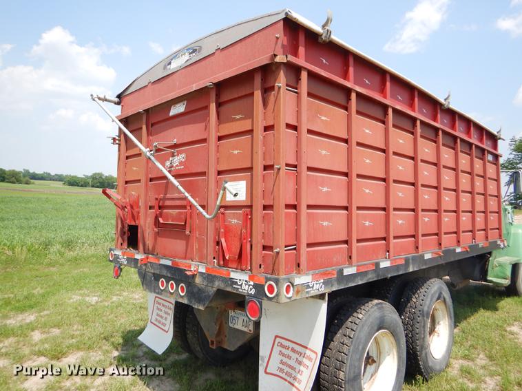 image for item FT9507 1973 Ford T802 grain truck