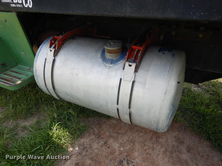 image for item FT9507 1973 Ford T802 grain truck