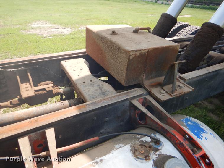 image for item FT9507 1973 Ford T802 grain truck