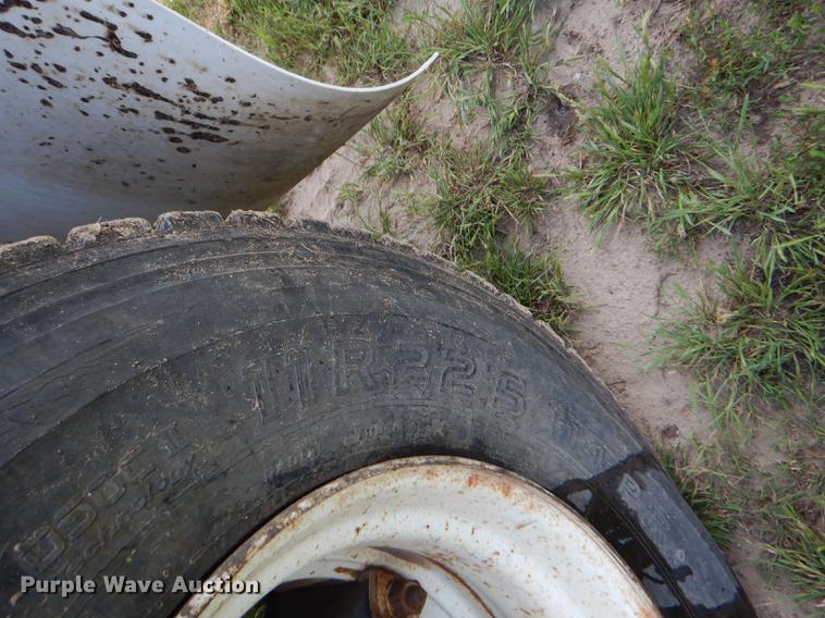 image for item FT9507 1973 Ford T802 grain truck