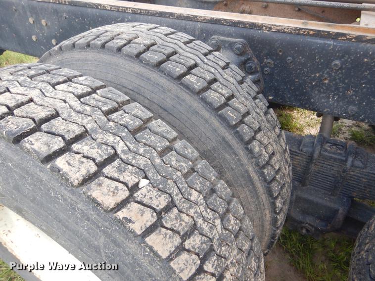 image for item FT9507 1973 Ford T802 grain truck