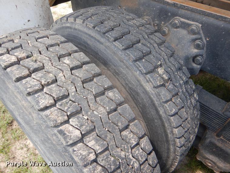 image for item FT9507 1973 Ford T802 grain truck