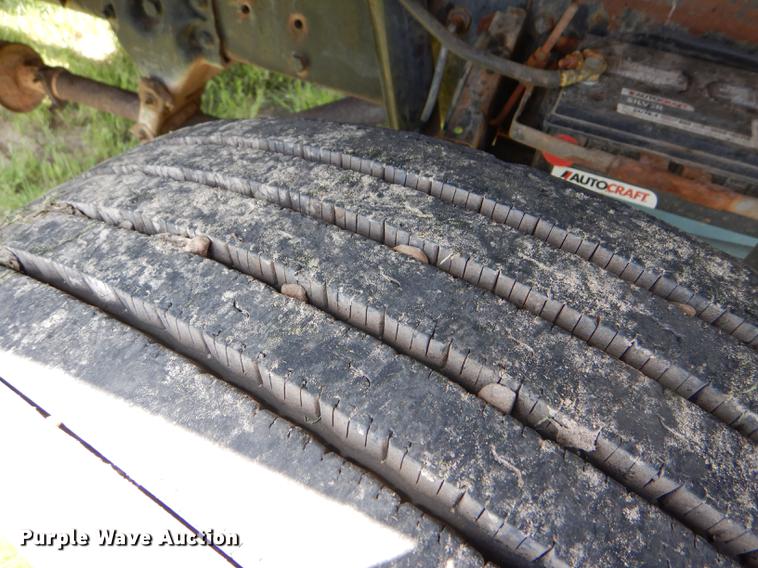 image for item FT9507 1973 Ford T802 grain truck