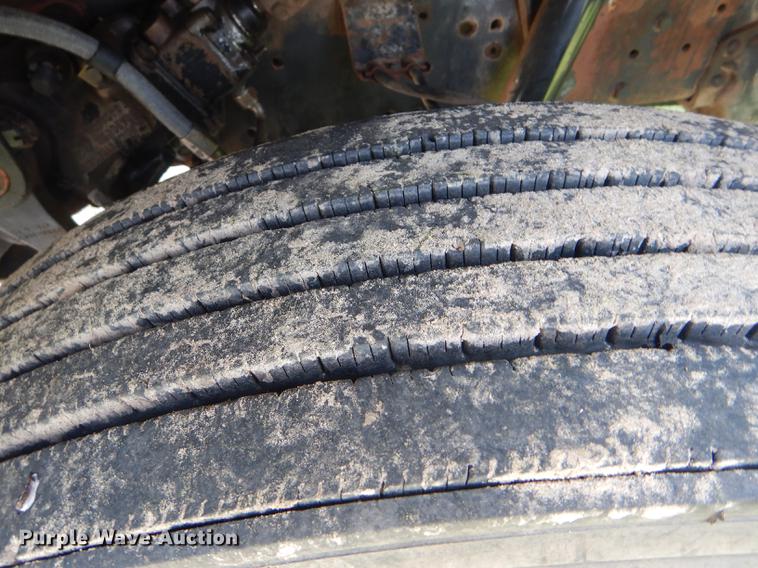 image for item FT9507 1973 Ford T802 grain truck