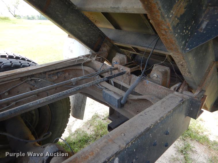 image for item FT9507 1973 Ford T802 grain truck