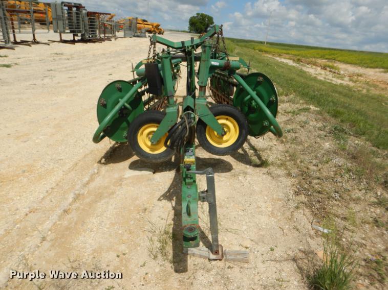 image for item FT9540 1990 John Deere 705 hay rake