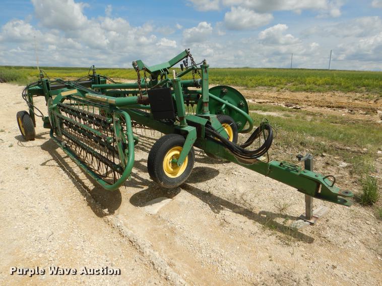 image for item FT9540 1990 John Deere 705 hay rake