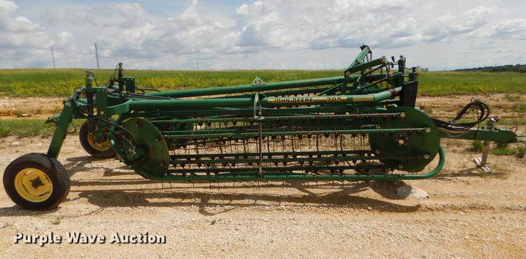 image for item FT9540 1990 John Deere 705 hay rake