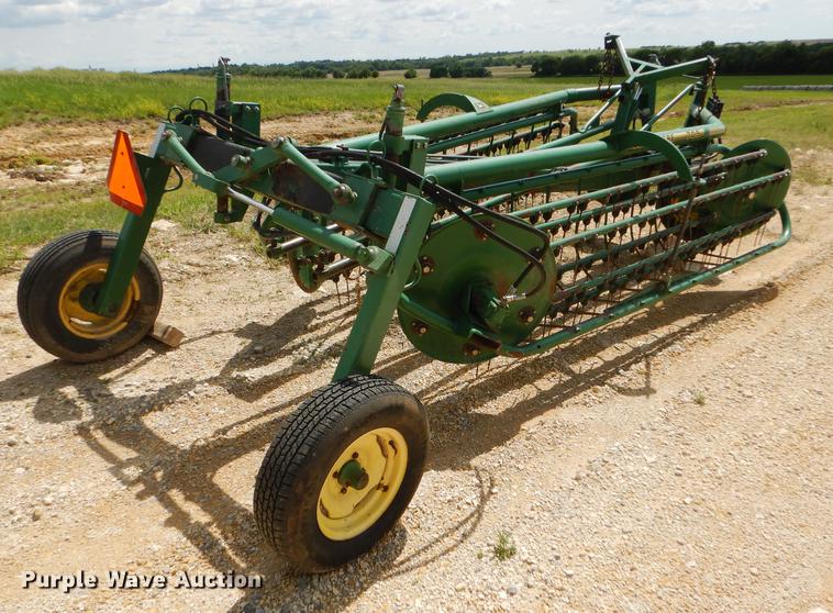 image for item FT9540 1990 John Deere 705 hay rake