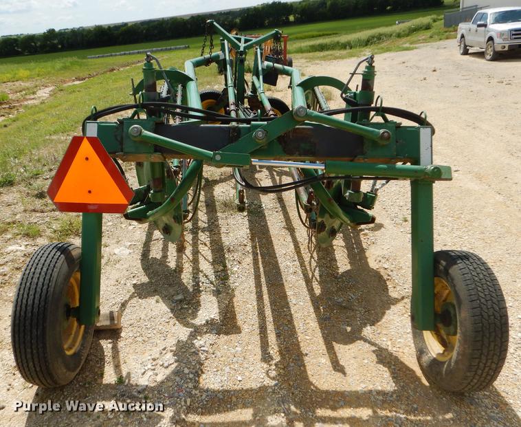 image for item FT9540 1990 John Deere 705 hay rake