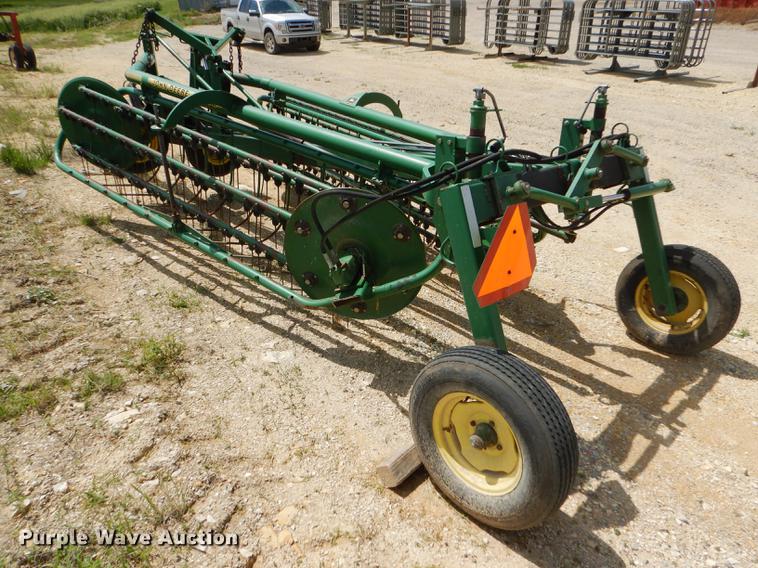 image for item FT9540 1990 John Deere 705 hay rake