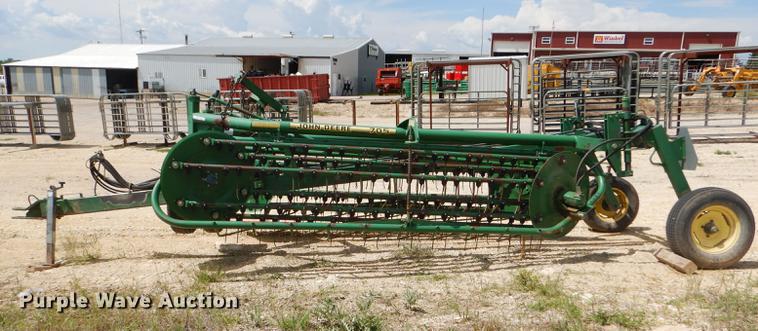 image for item FT9540 1990 John Deere 705 hay rake