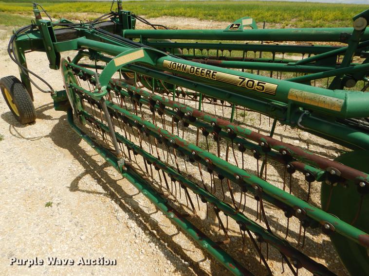 image for item FT9540 1990 John Deere 705 hay rake