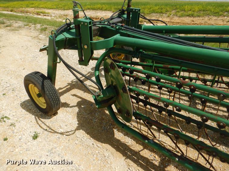image for item FT9540 1990 John Deere 705 hay rake