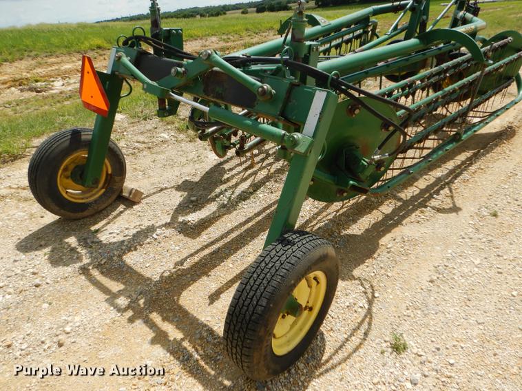 image for item FT9540 1990 John Deere 705 hay rake