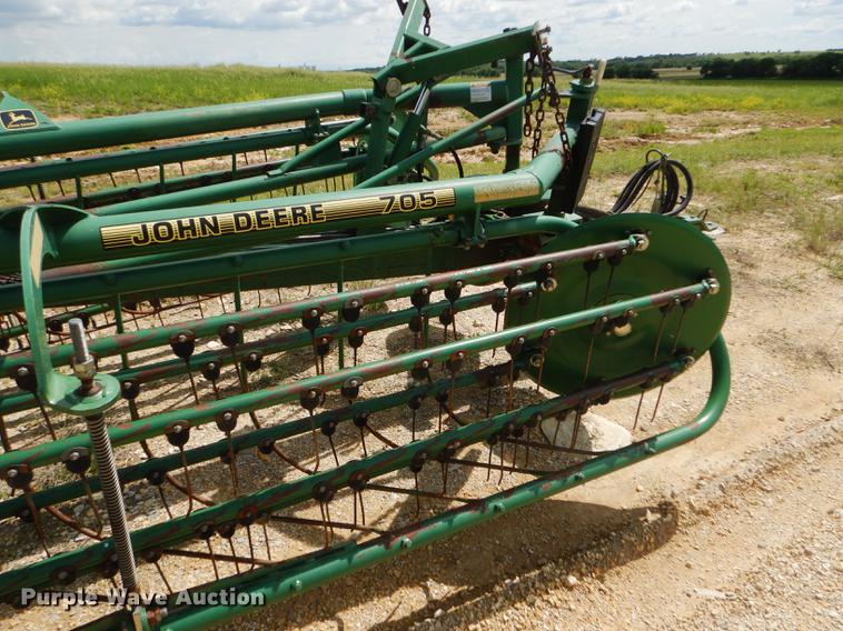 image for item FT9540 1990 John Deere 705 hay rake