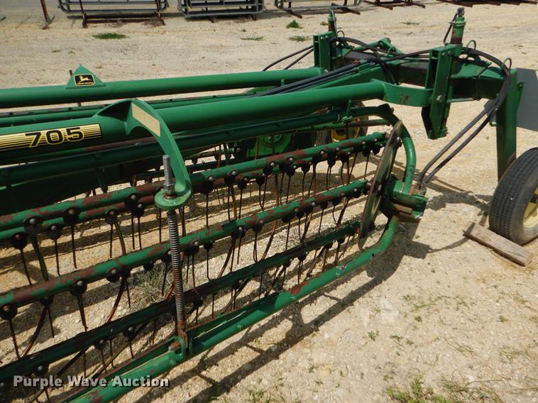 image for item FT9540 1990 John Deere 705 hay rake