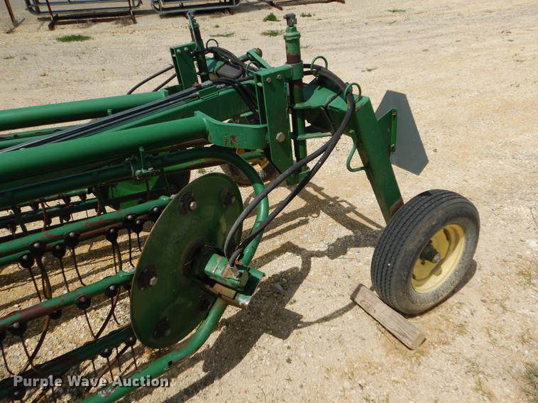 image for item FT9540 1990 John Deere 705 hay rake
