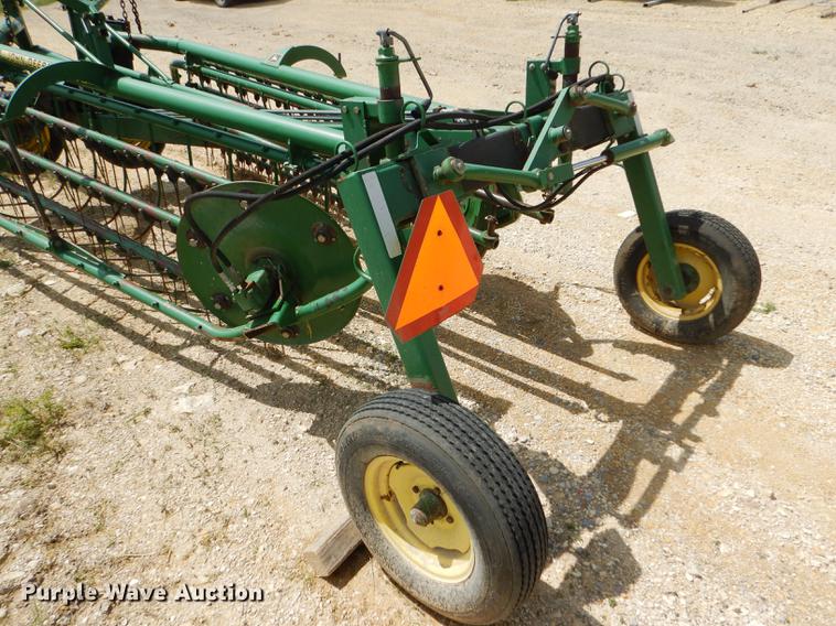 image for item FT9540 1990 John Deere 705 hay rake