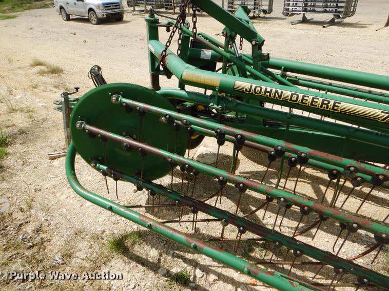 image for item FT9540 1990 John Deere 705 hay rake