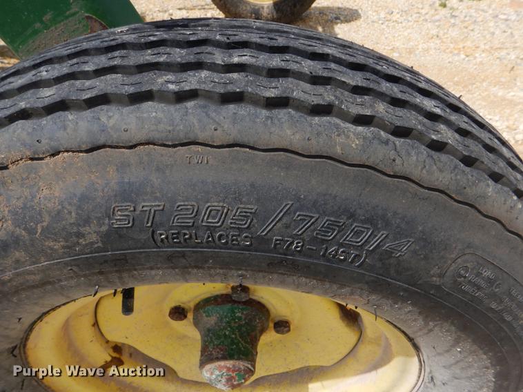 image for item FT9540 1990 John Deere 705 hay rake