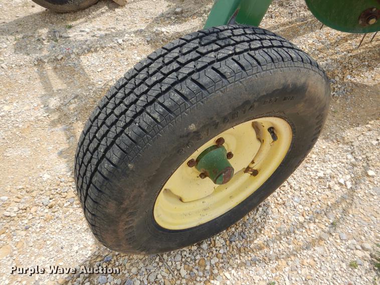 image for item FT9540 1990 John Deere 705 hay rake